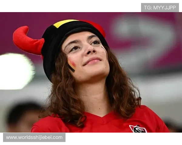 卡塔尔世界杯美女：足球盛事中的靓丽风景线与迷人笑容