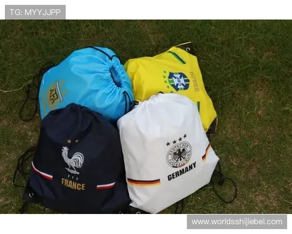 为卡塔尔世界杯球迷量身定制的观赛装备与个性化纪念品推荐